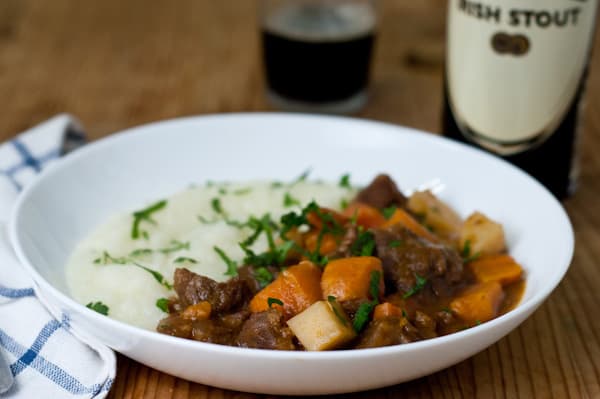 GULAŠ SA PIVOM I KROMPIROM recept